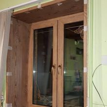 Окно с пластиковыми откосами ламинированными в цвет Винтажная сосна